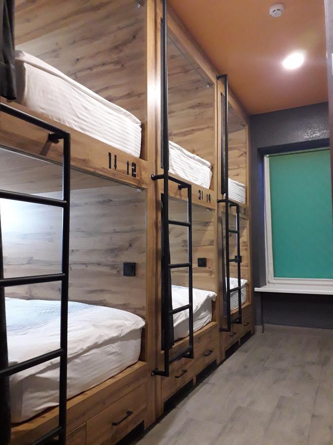 Full House Capsule Hostel Riwne Exterior foto