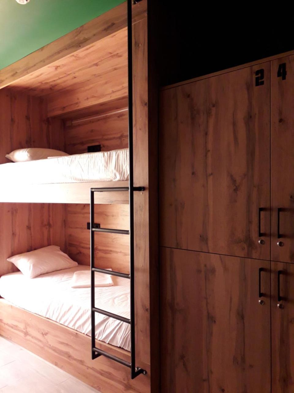 Full House Capsule Hostel Riwne Exterior foto Bunk beds in a hostel