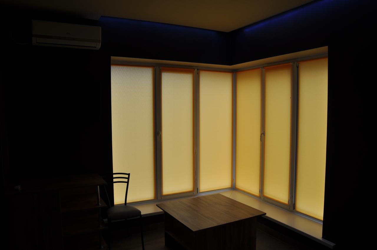 Full House Capsule Hostel Riwne Exterior foto A traditional Japanese room with a shoji