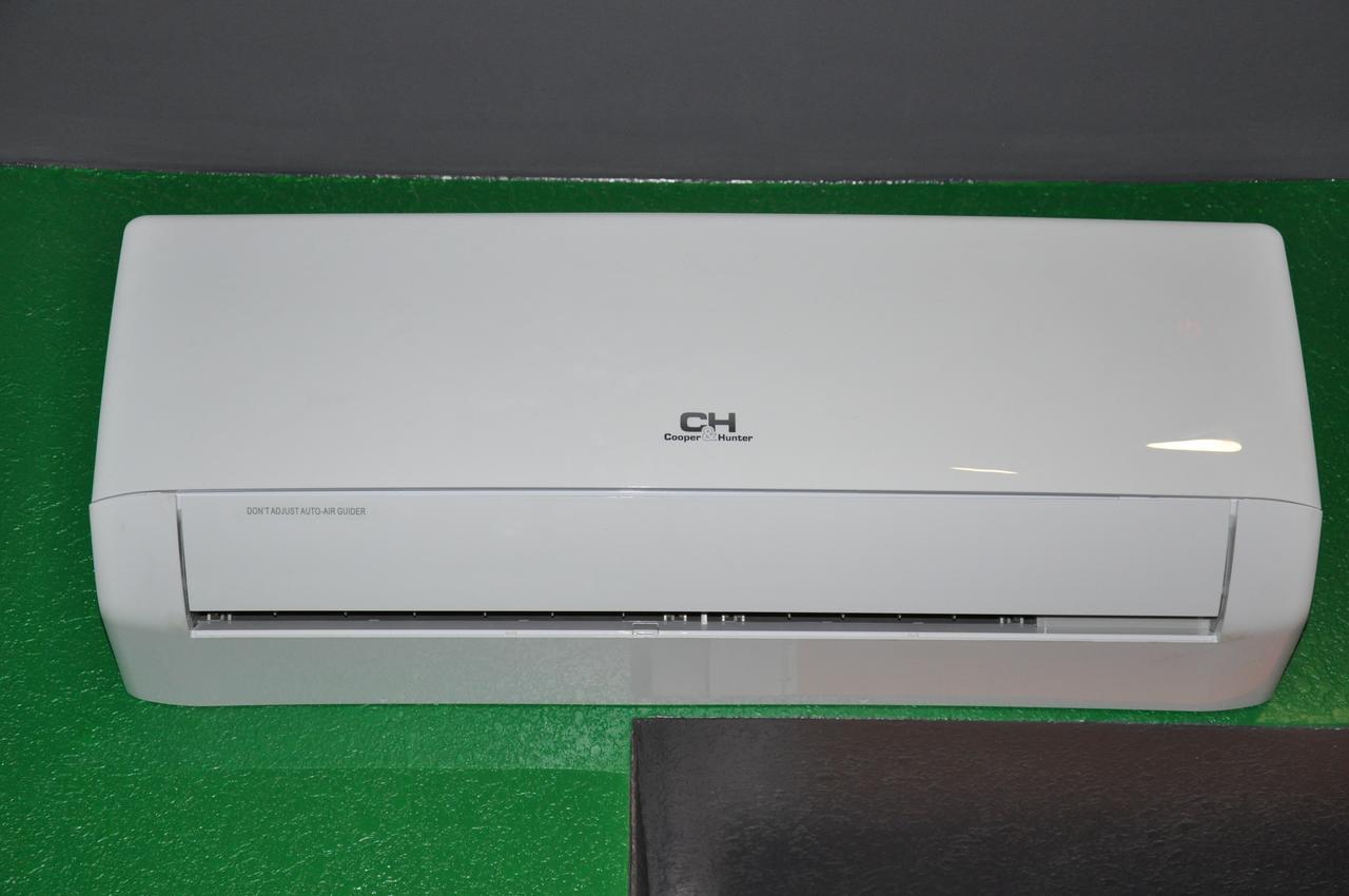 Full House Capsule Hostel Riwne Exterior foto A wall-mounted air conditioner