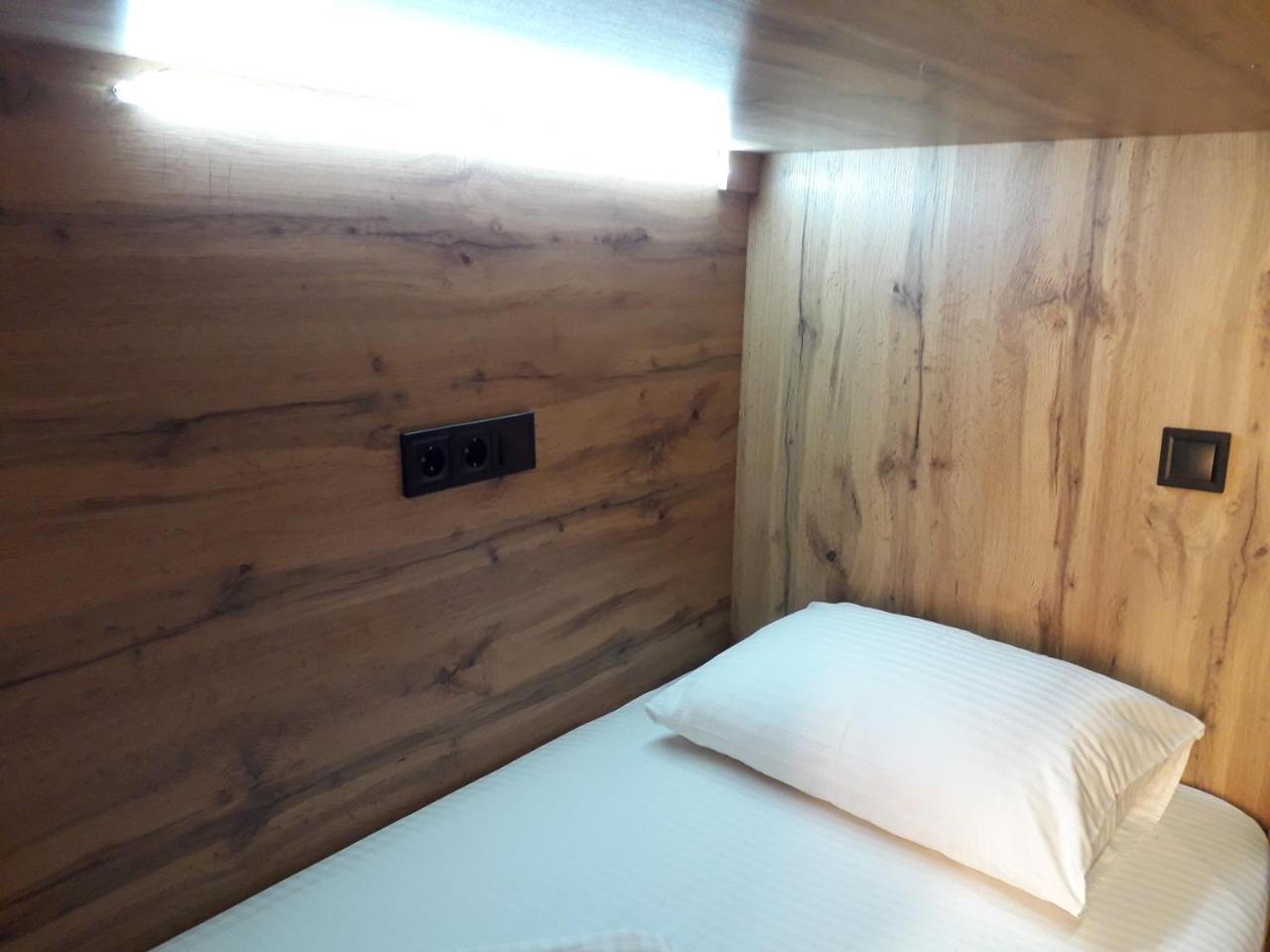 Full House Capsule Hostel Riwne Exterior foto A single bed in a capsule hotel