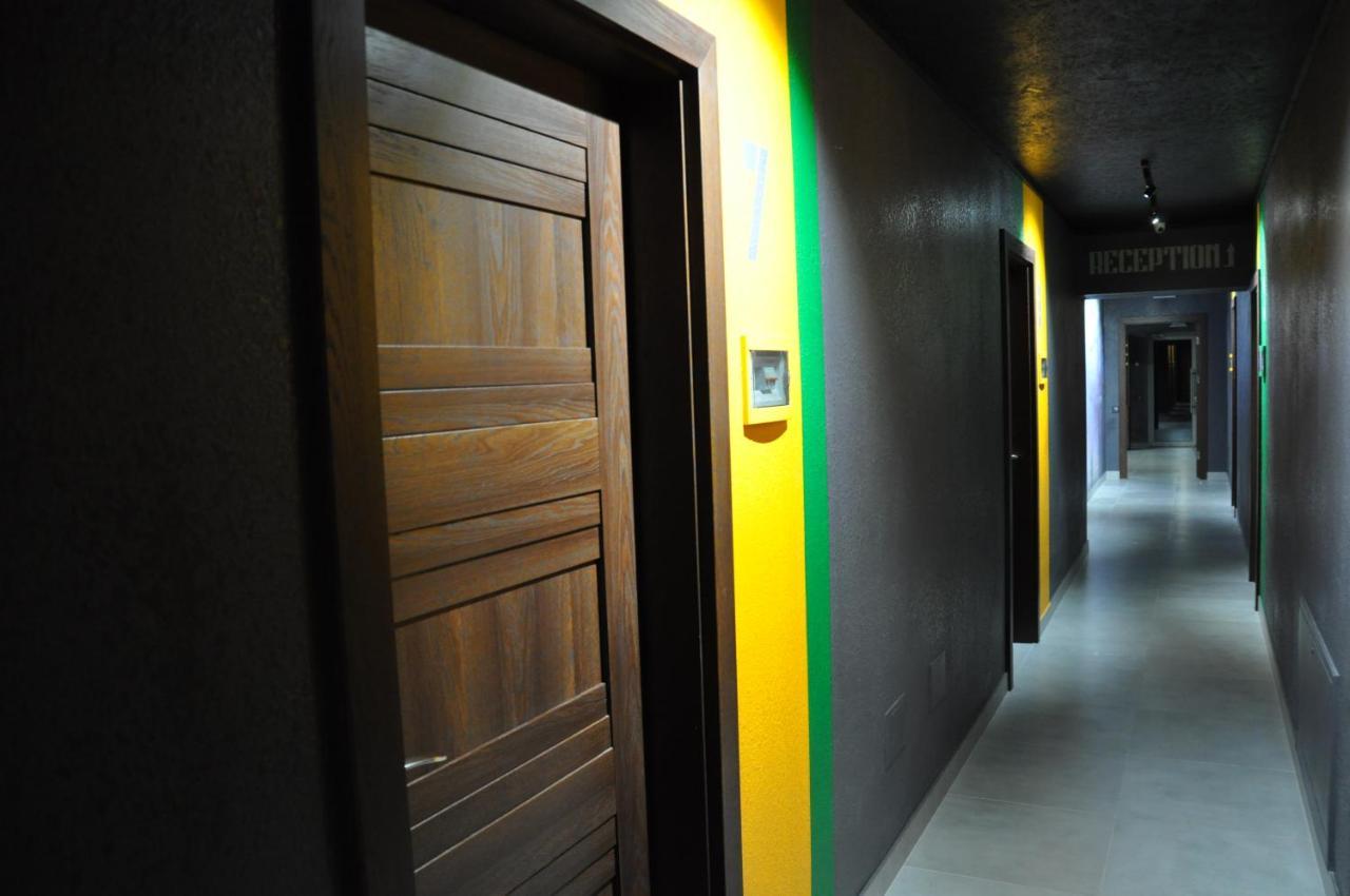Full House Capsule Hostel Riwne Exterior foto Corridor